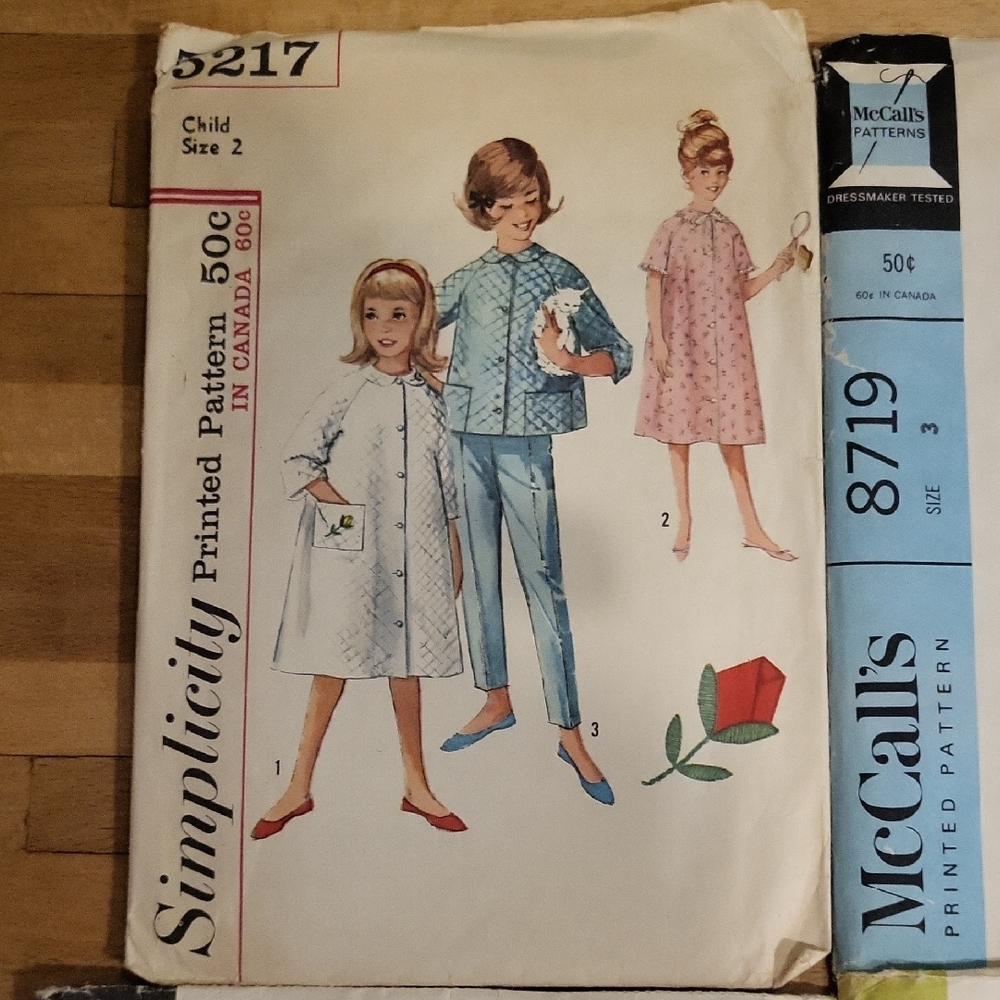 Simplicity Child's Pattern Set - White, Blue, Red - Picture 2 of 8